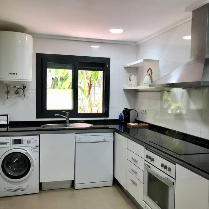 Hogar Brisa De Las Marinas Acogedor Apartamento Con Amplia Terraza Y Acceso Directo A Las Piscinas-Comfortable Apartment With Spacious Terrace And Direct Pool Access เดเนีย ภายนอก รูปภาพ